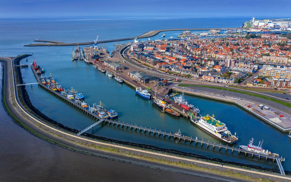 Luchtfoto van de haven van Harlingen